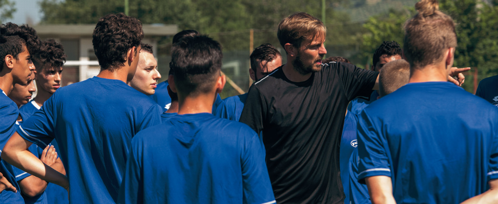 ISM2025_slide blu_3 desk