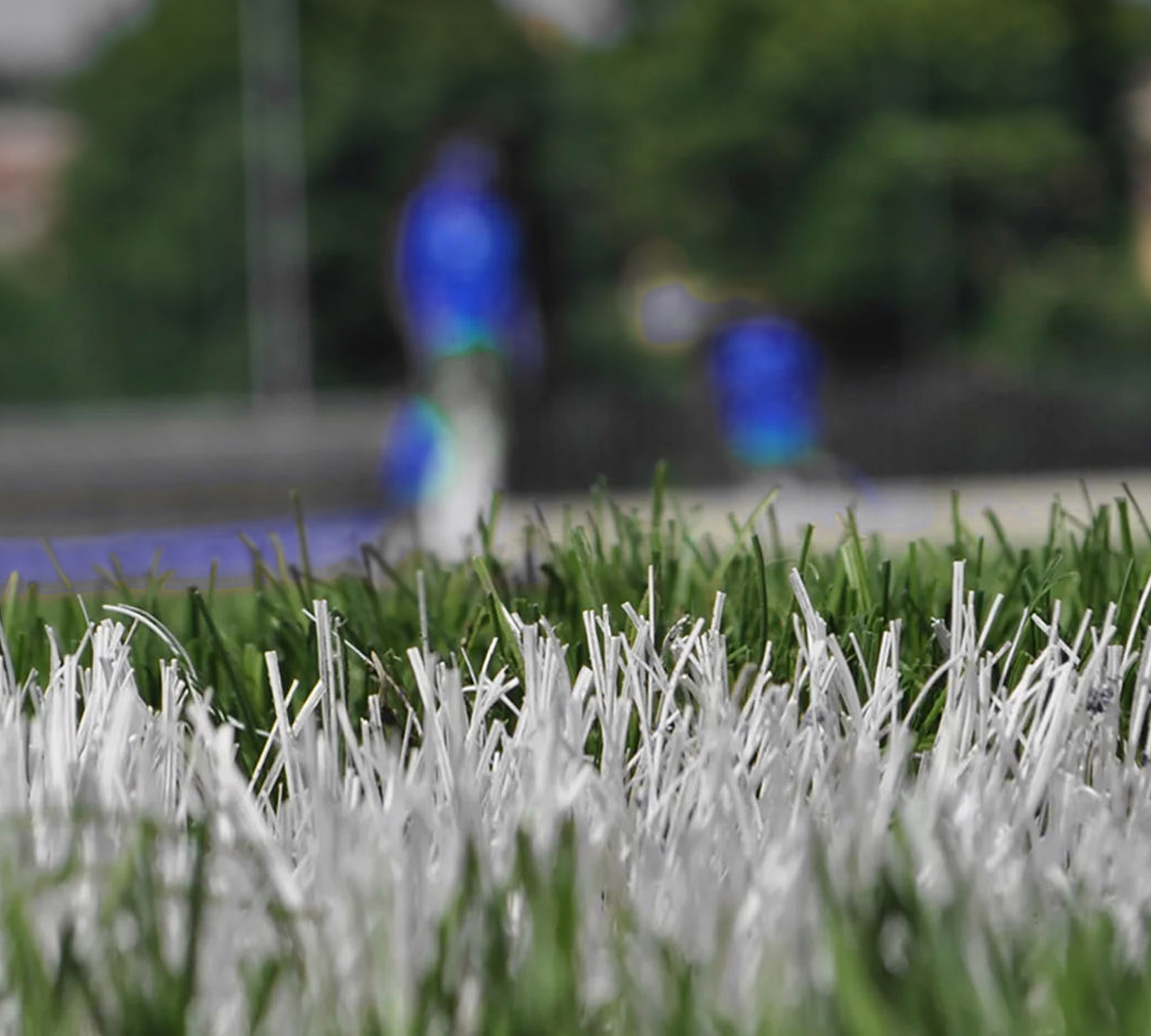 ISM2025_slide blu_4 smartphone